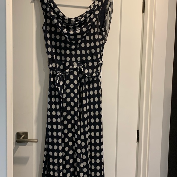 💜💲 SALE 💲💜 Beautiful polka dot dress. Size 8 - Picture 2 of 10